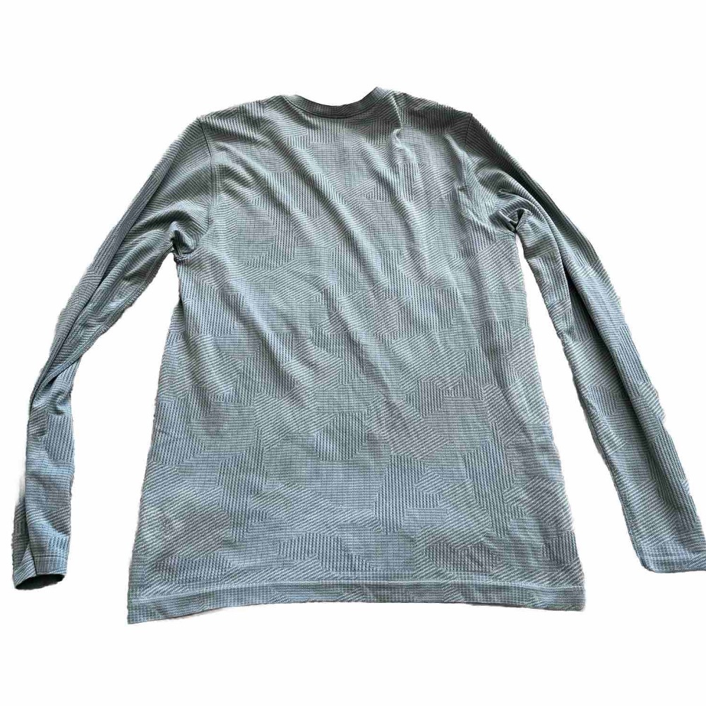 LULULEMON MENS PERFORATED LONG SLEEVE SHIRT SIZE MEDIUM ACTIVE WORKOUT - Picture 2 of 6